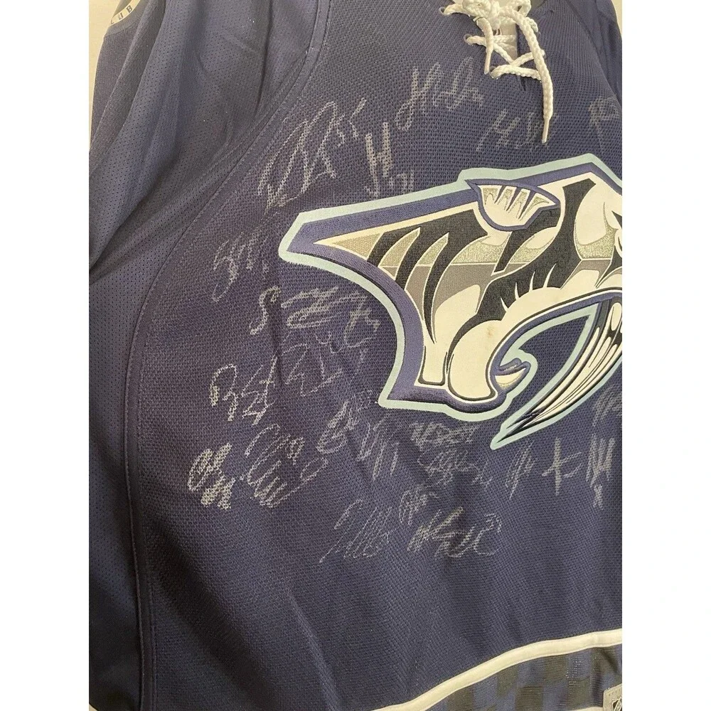 RARE NWT Nashville Predators Reebok Jersey XL X Large AUTOGRAPHED By TEAM 09/10